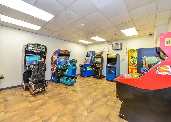 Picturesque Ocean Views In 2 Bedroom Towers With Indoor Pool! Ocean Stadt